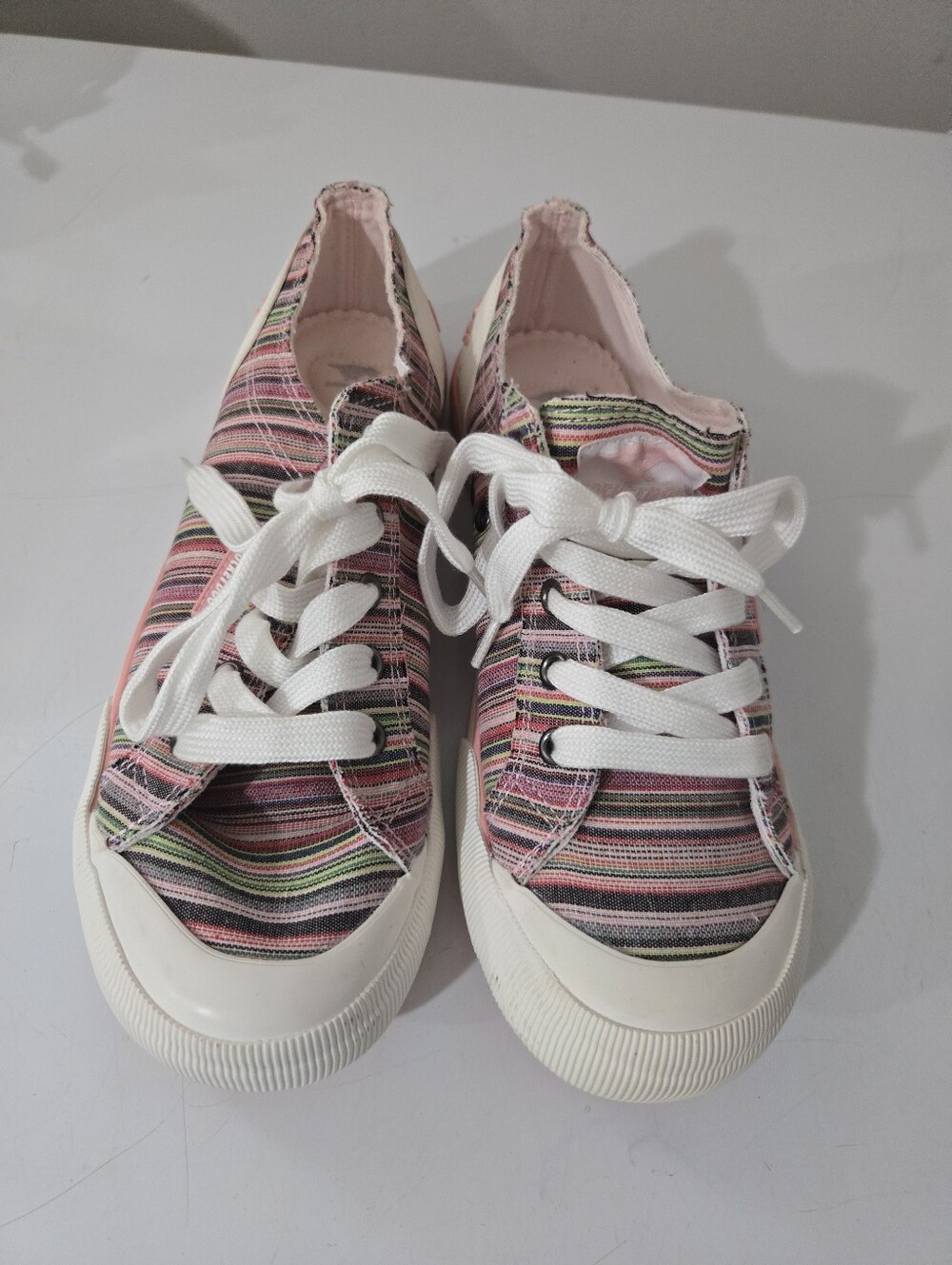 Never worn sz 9 Rocket Dog sneakers